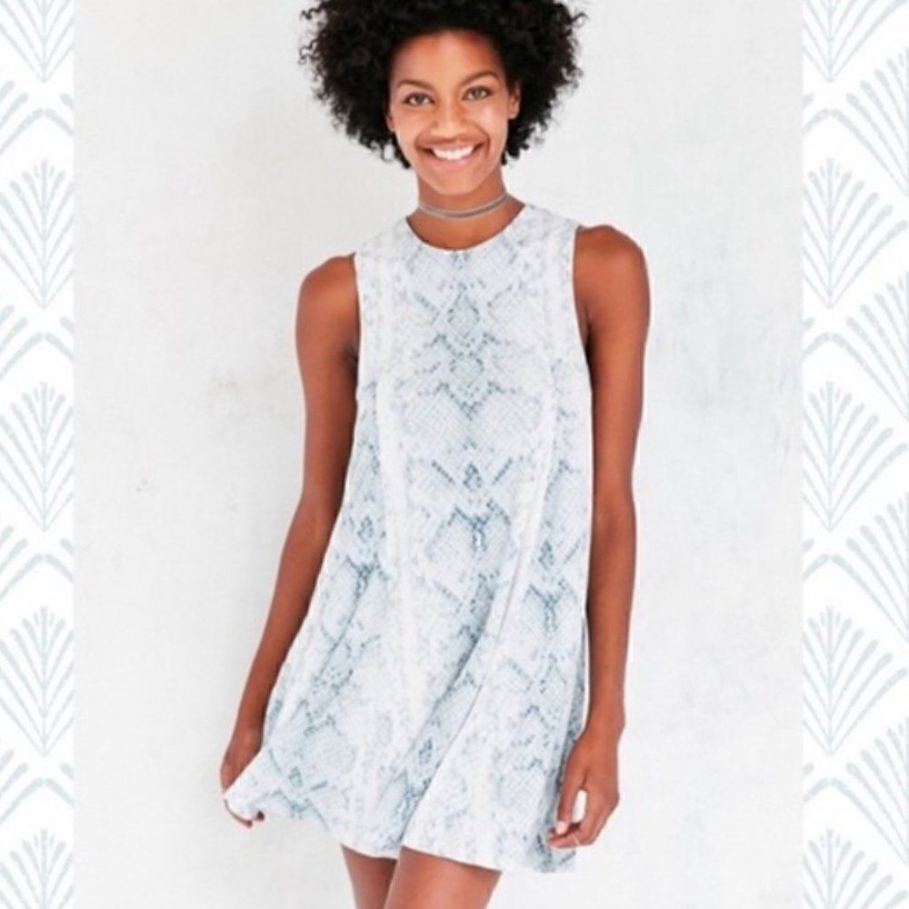 Urban Outfitters Silence Noise Blue Snake Print Dress Size L Swing Stretch NEW